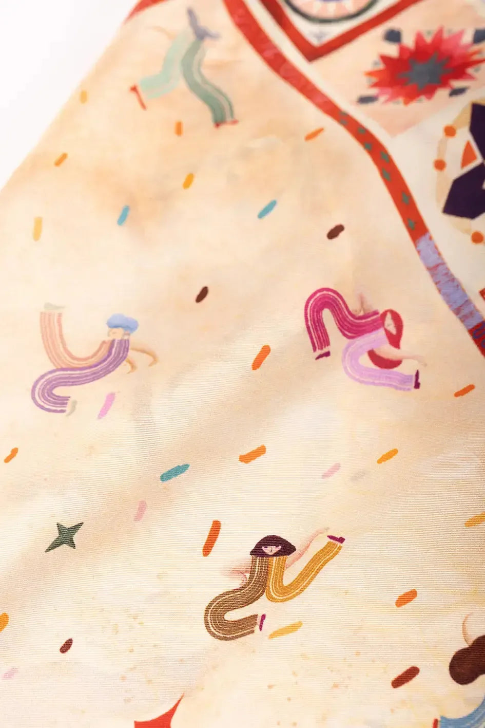 Journey of Yula Dance of Liberty gunes ve etnik motifli yuzde 100 saf ipek fular detay dans eden kizlar