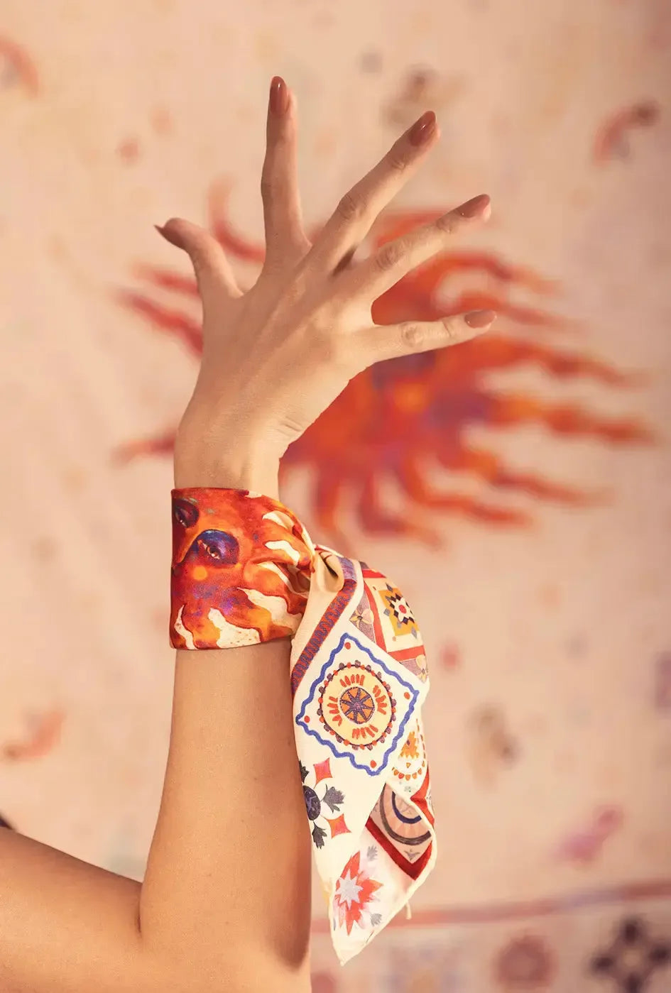 Journey of Yula Dance of Liberty gunes ve etnik motifli yuzde 100 saf ipek fular bilekte kullanım